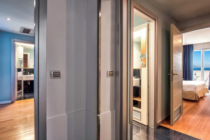 Room 13 of 73