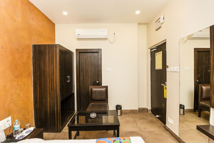 Room 12 of 25
