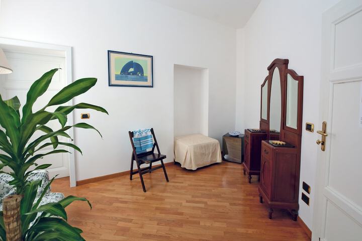 Room 21 of 46