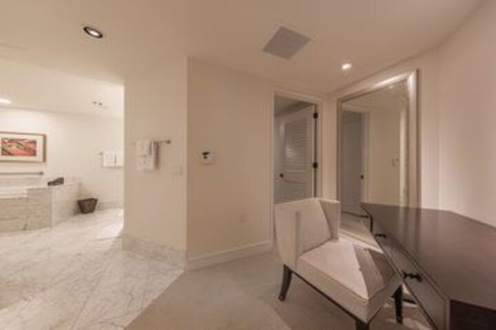 Room 55 of 232
