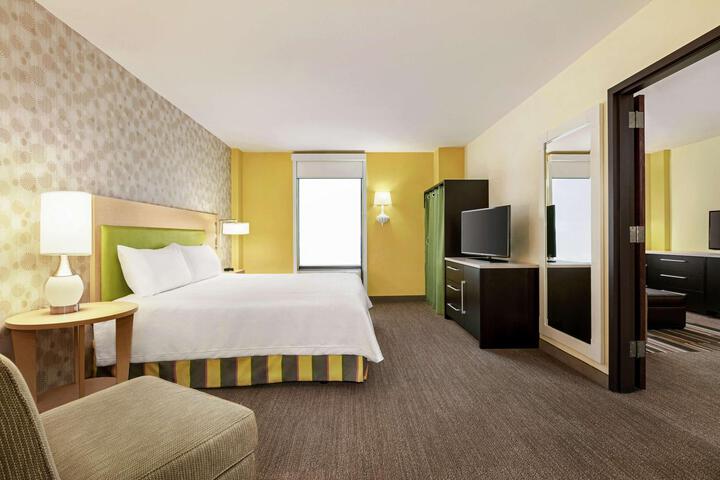 1 Queen Bed Nyc View Studio Suite (1 of 17)