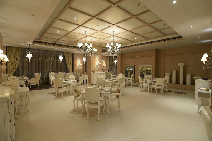 Dining 75 of 133