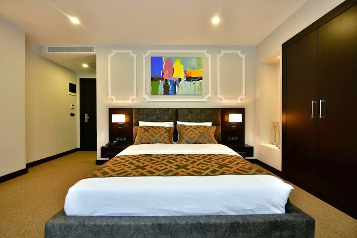 Room 21 of 102
