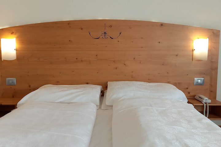 Room 9 of 83