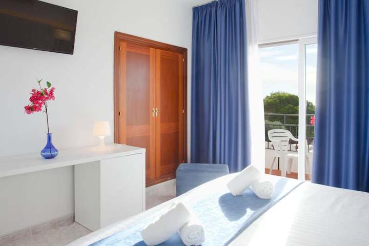 Room 10 of 42
