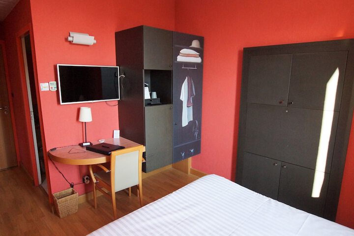 Room 101 of 103