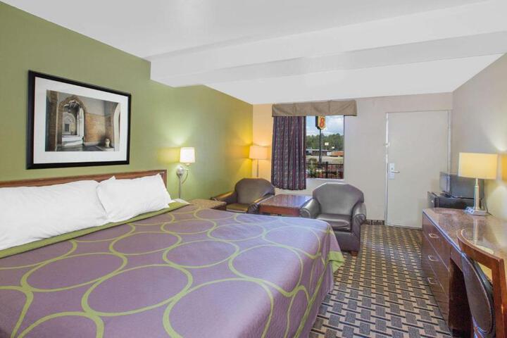1 Queen Bed (11 of 15)