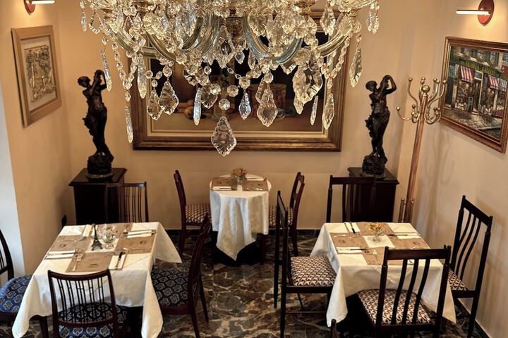 Dining 38 of 49