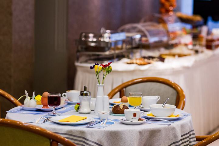 Breakfast/Coffee Service 51 of 84