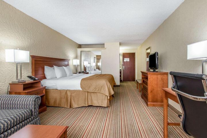 1 King Bed (8 of 14)