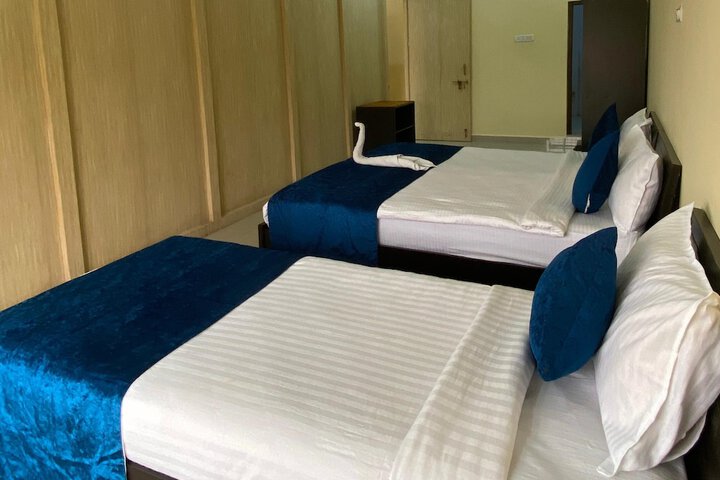 Room 9 of 36