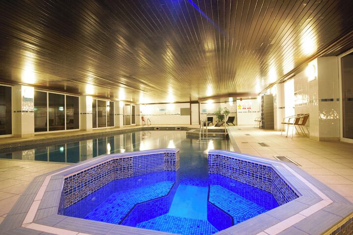 Pool 24 of 40