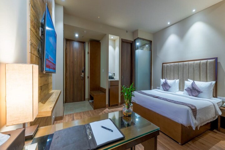 Room 12 of 35