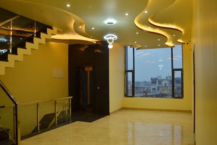 Hotel Interior 4 of 29