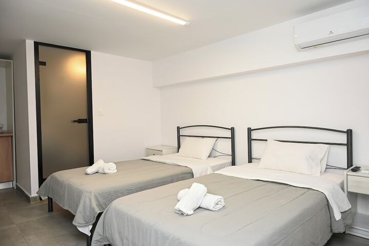 Room 7 of 10