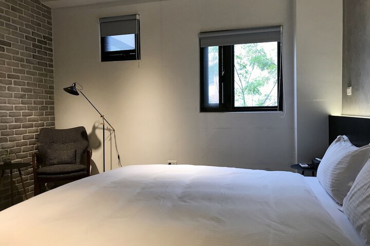 Room 46 of 100