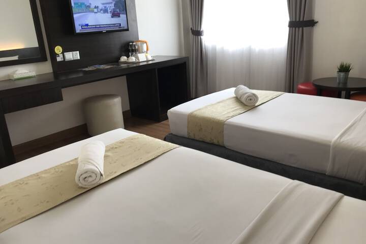 Room 4 of 20