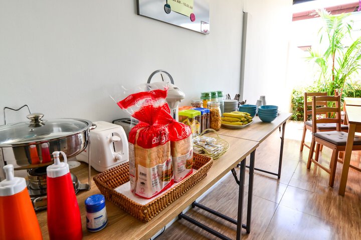 Breakfast/Coffee Service 26 of 33