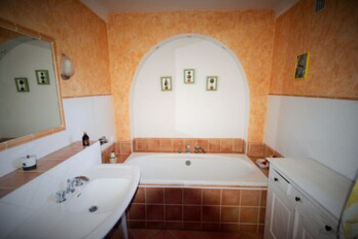 Room 2 of 29