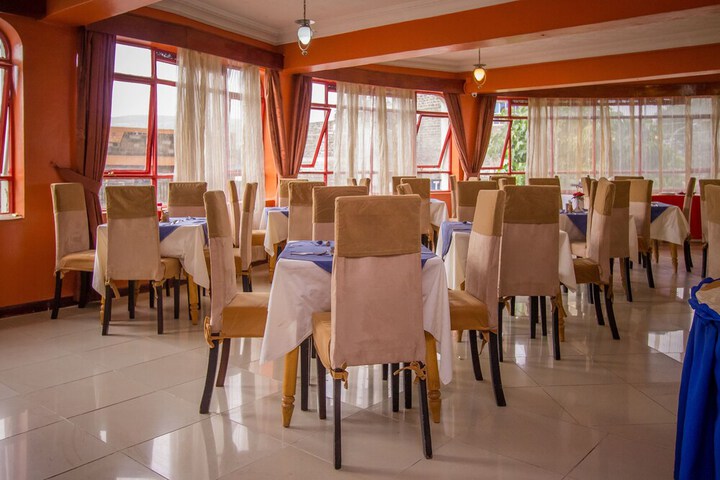 Dining 39 of 60