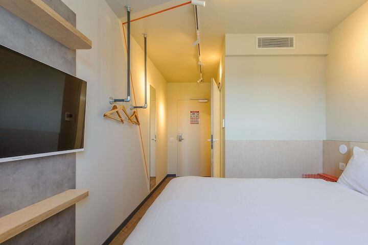 Room 43 of 77