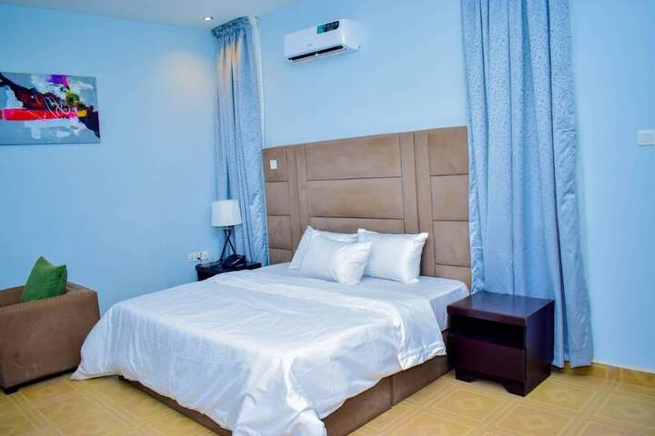 Room 9 of 16