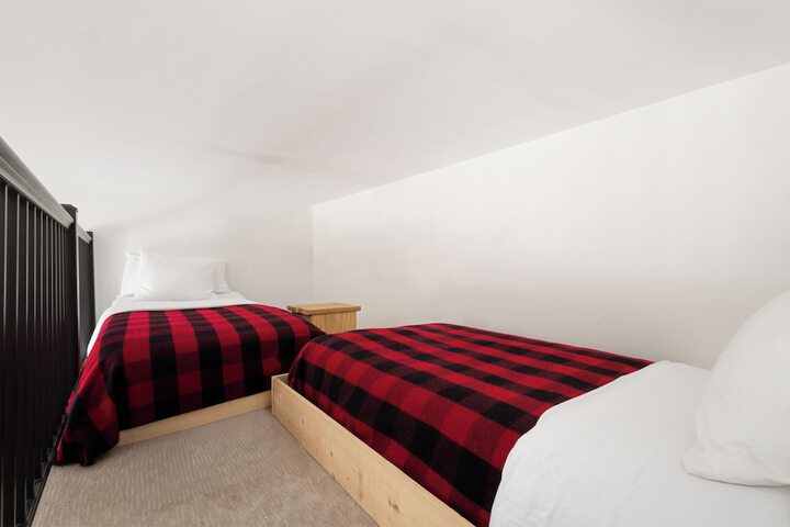 Room 43 of 68