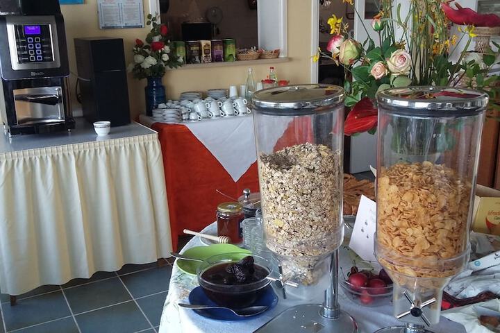 Breakfast/Coffee Service 9 of 25