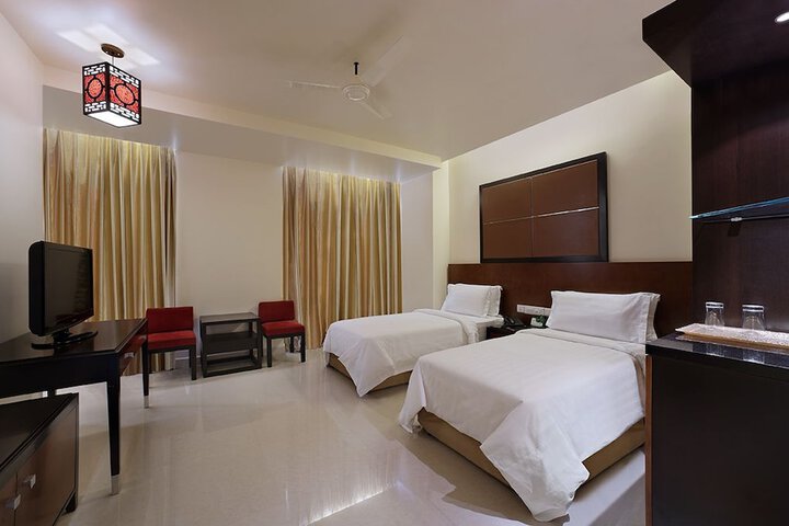 Room 5 of 10