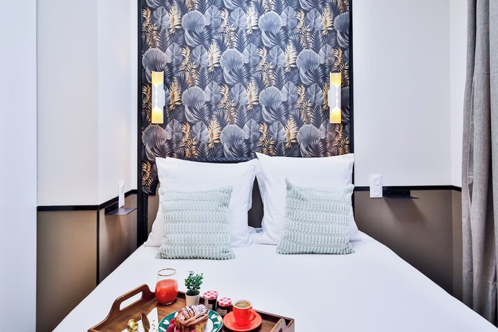 Room 3 of 52