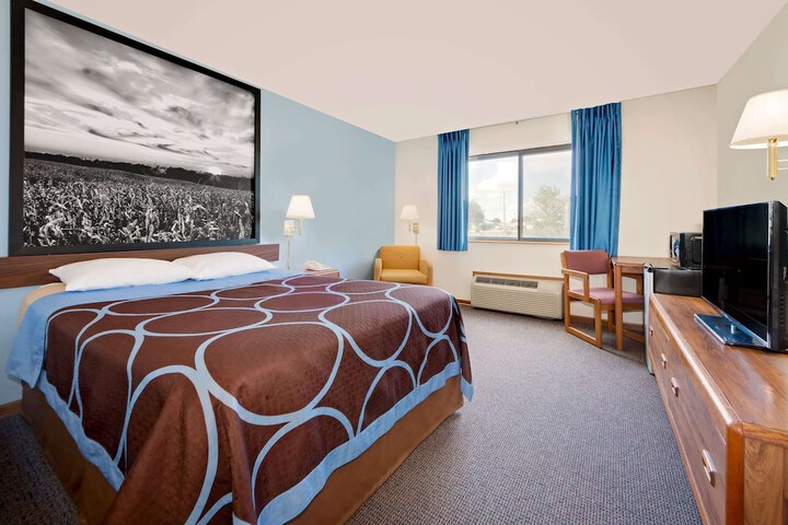 1 Queen Bed Mobility Accessible (7 of 11)