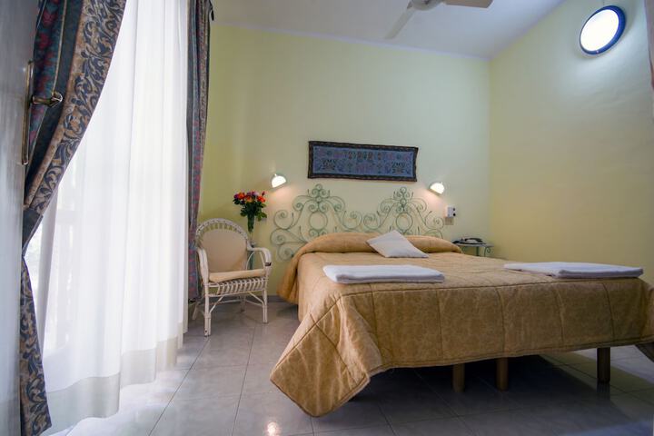 Room 5 of 37