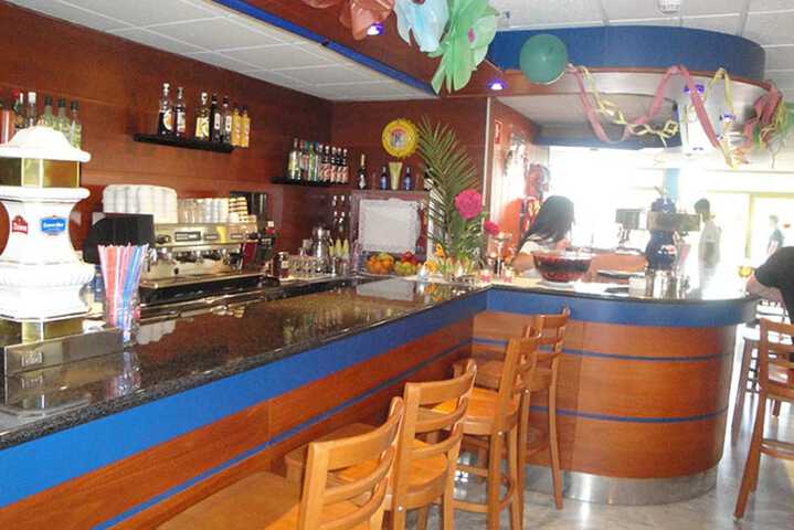 Lounge 54 of 80