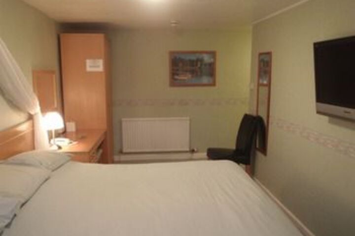 Room 38 of 61