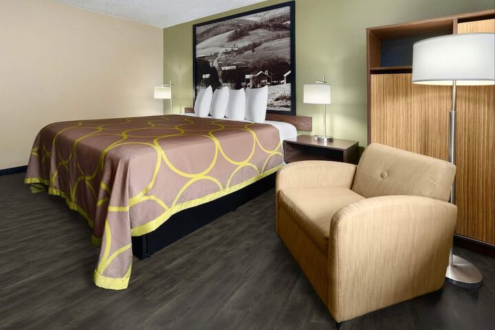 Room 14 of 37