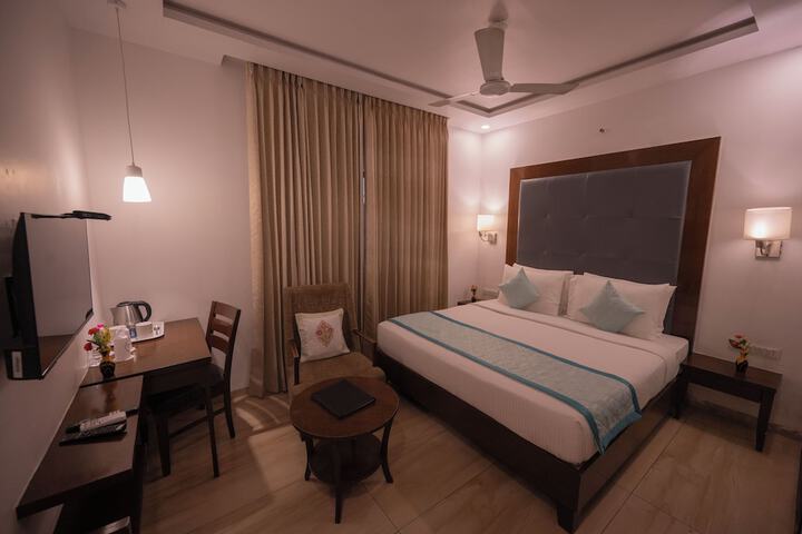 Room 28 of 69
