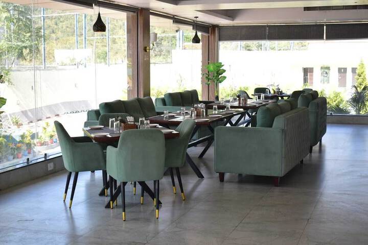 Dining 11 of 24