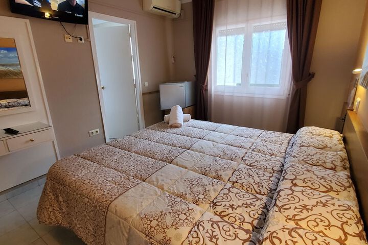 Room 8 of 34