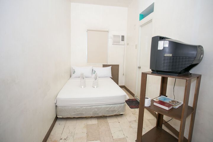 Room 11 of 33