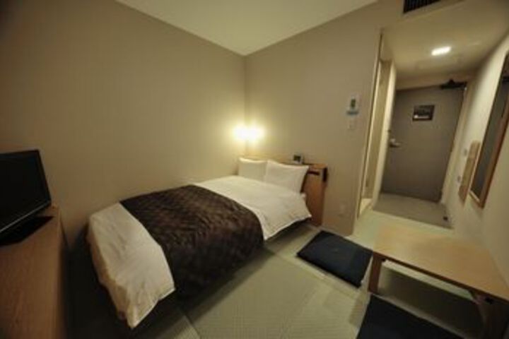 Room 19 of 38