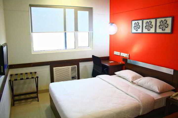 Room 4 of 12