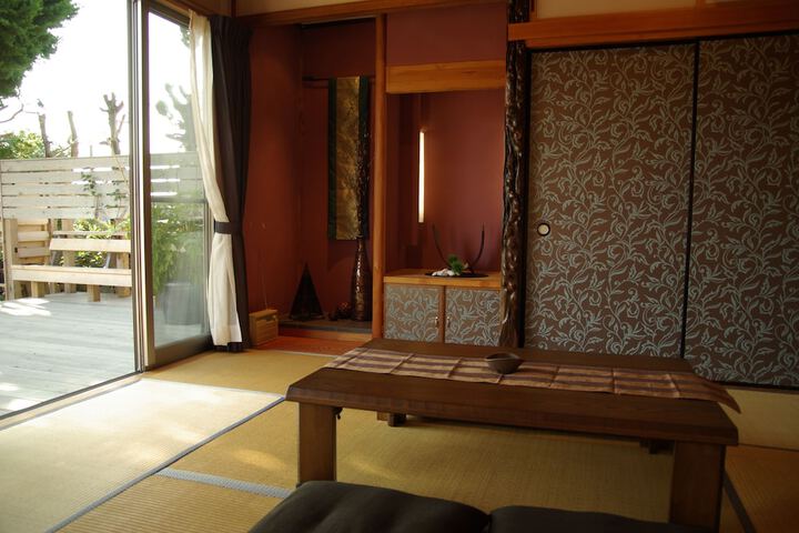 Room 2 of 16