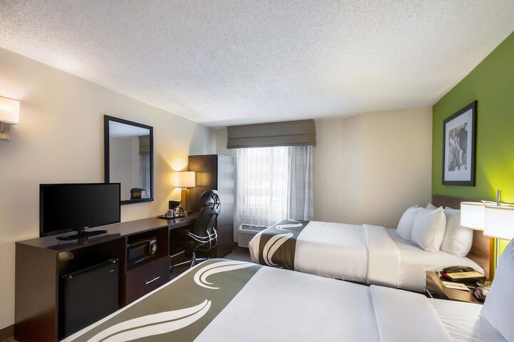 2 Double Beds (7 of 7)
