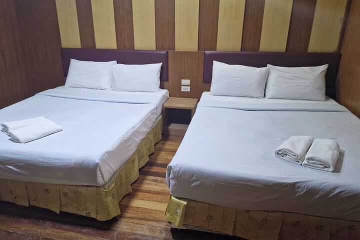 Room 18 of 125