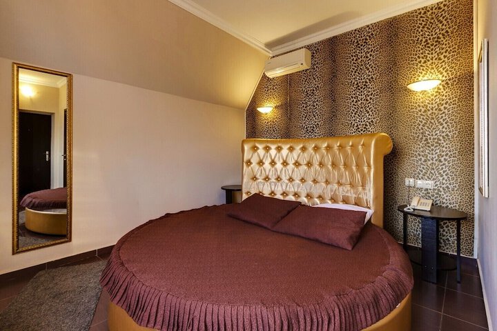 Room 11 of 20