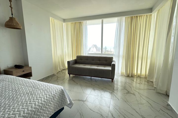 Room 16 of 100