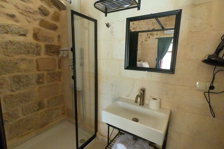 Room 12 of 20