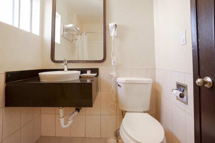 Bathroom sink