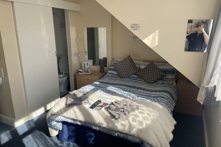 Room 12 of 85