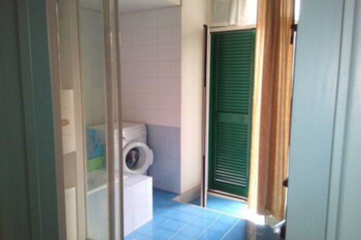 Room 2 of 9